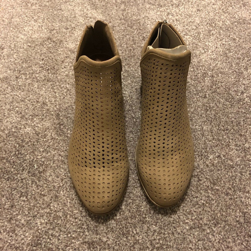 Indigo Rd Ankle Bootie Tan Faux Leather Size 8